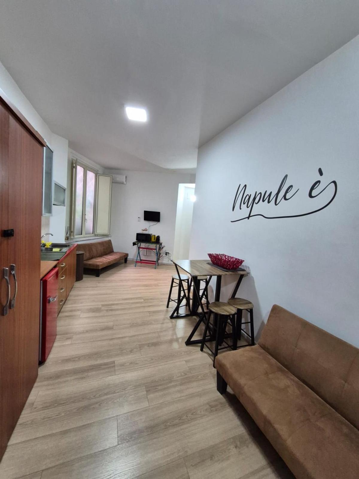 A Casa Di Ilaria Διαμέρισμα Νάπολη Εξωτερικό φωτογραφία
